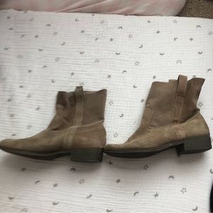 American Eagle Ankle Boots Pull On Suede size 8 VGUC